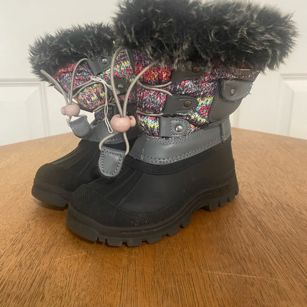 Kids' Multicolor Snow Boots with Faux Fur Trim Size 9 Toddler